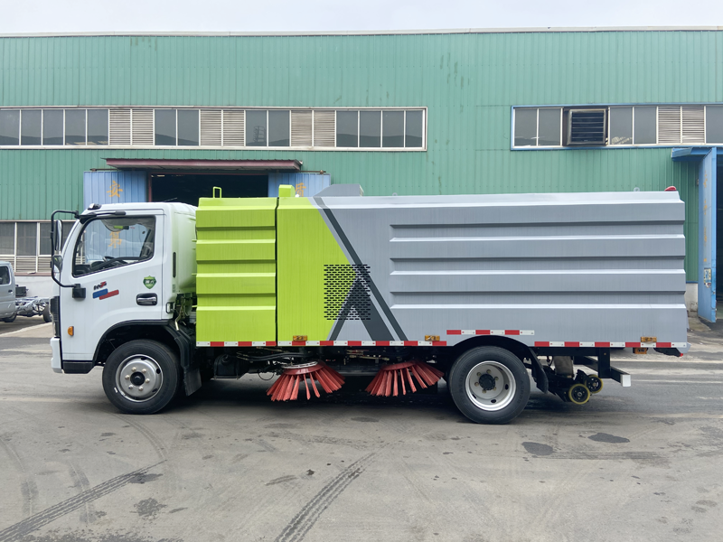 國(guó)六東風(fēng)多利卡掃路車