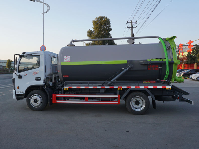 中潔牌XZL5121GXW6型吸污車(chē)