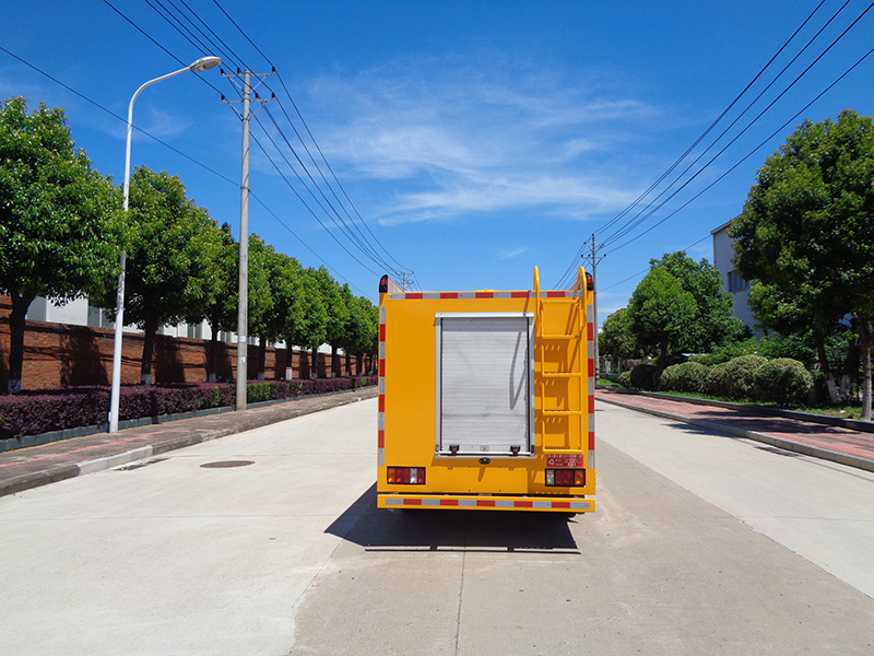 XZL5072GSS6型灑水車